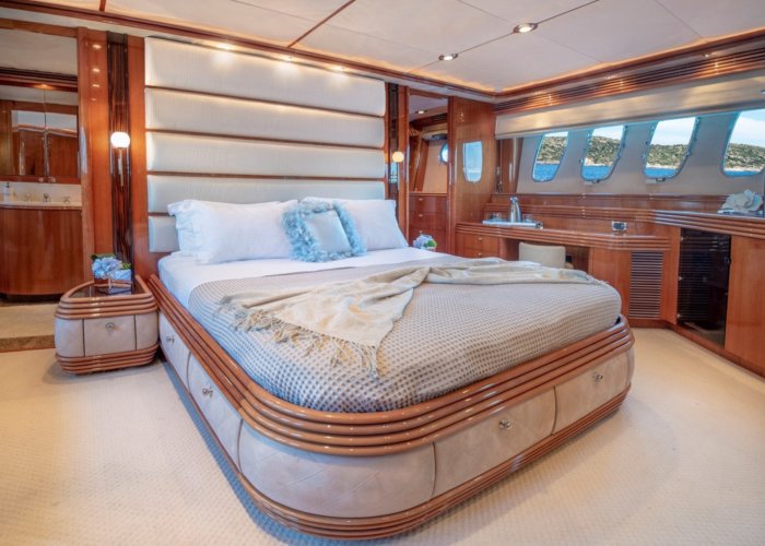 ultimate charter yacht 15
